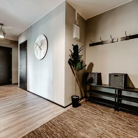 Solo Traveller's Dream - Designer Loft With Free Parking *