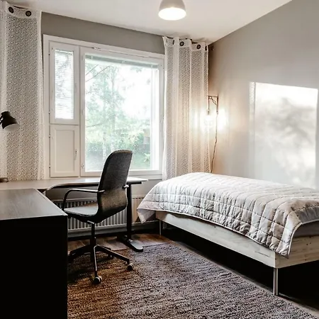 Solo Traveller's Dream - Designer Loft With Free Parking